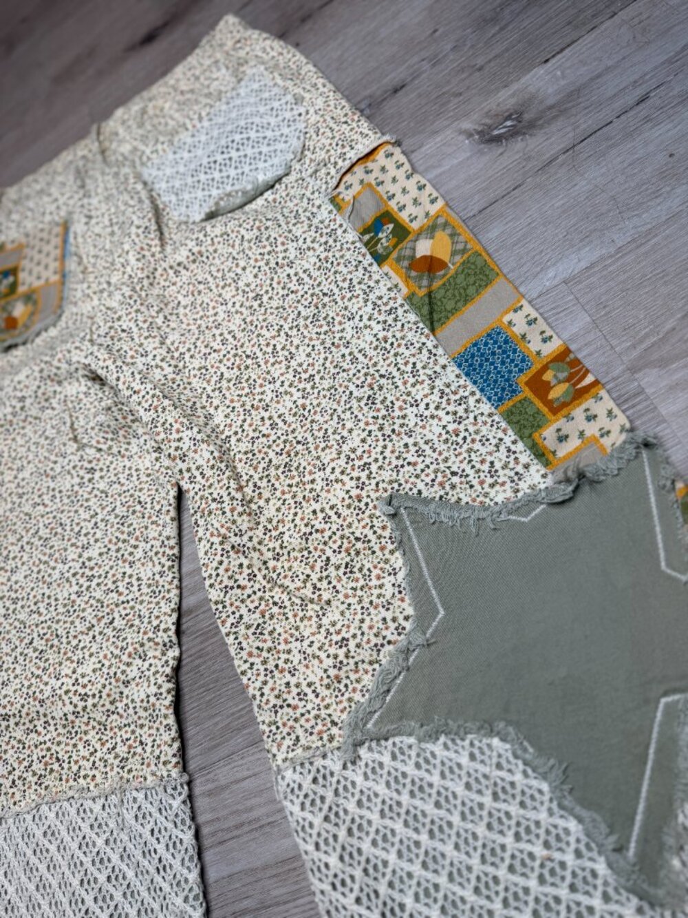 POL Patchwork Crochet Star Wide Leg Pants - M - Picture 7 of 10